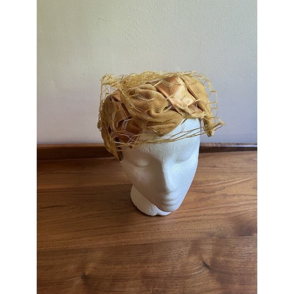 1950s Vintage Golden Yellow Velvet & Satin Pillbox Frame Hat With Geometric Net main image 7